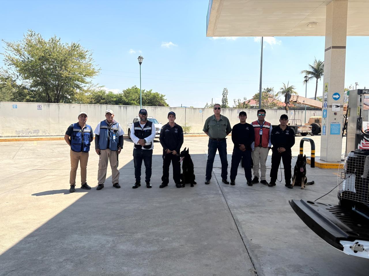 Equipo POSTEN con unidad K9 — Seguridad Privada Puebla